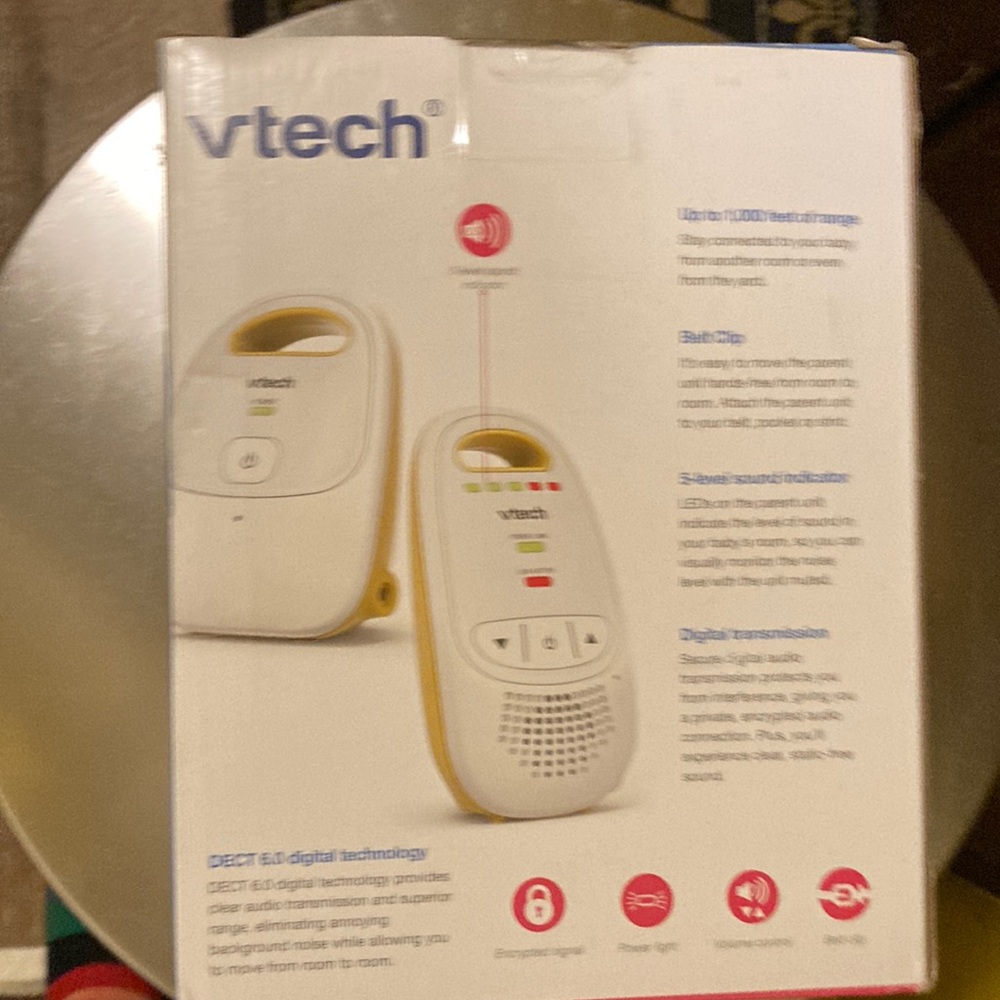 Digital rechargeable 6.0 baby monitor with 1,000 ft range. 5 level sound.